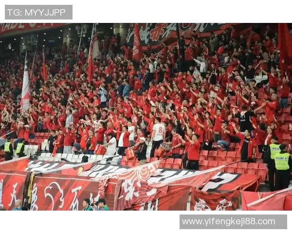 足球明星同场竞技激情碰撞全球球迷热议明星联赛新篇章 足球明星同场竞技激情碰撞全球球迷热议明星联赛新篇章