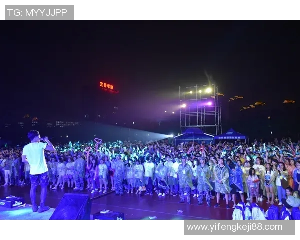 足球星辉闪耀夜空赞美英雄梦想与荣耀齐飞的旋律 足球星辉闪耀夜空赞美英雄梦想与荣耀齐飞的旋律